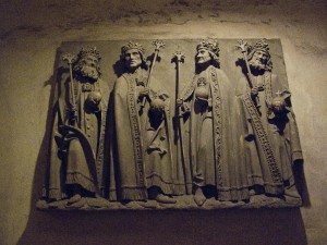 Das Kaiserrelief im Dom zu Speyer, zu sehen sind Konrad II., Heinrich III., Heinrich IV. und Heinrich V.