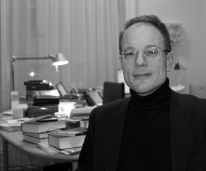 Professor Jan-Heiner Tück in seinem Büro in Wien