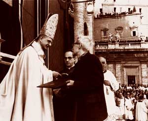 Jacques Maritain und Papst Paul VI. bei der Abschlussmesse zum Jahr des Glaubens, Juni 1968