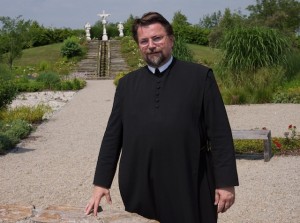 Pater Michael Hüttl OSB im Nosta-Aetate Garten, Altenburg