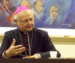 erzbischof Zollitsch beim Pressegespräch bei Radio Vatikan