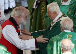Benedikt XVI und Erzbischof Rowan Williams bei der Eröffnungsmesse zum Jahr des Glaubens