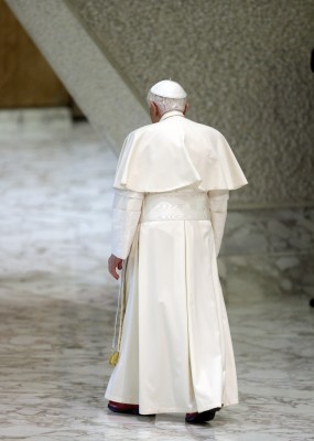 Papst Benedikt XVI. verlässt die Generalaudienz