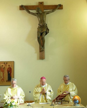 Intendant Pater Lombardi SJ, Erzbischof Celli, Programmdirektor Pater Koprowski SJ (von links)