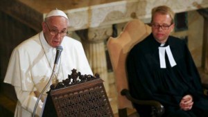 Papst Franziskus predigt in der lutherischen Kirche