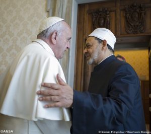 Der Papst mit Ahmad Mohammad al-Tayyeb, dem Scheich der al-Azhar Uni Kairo