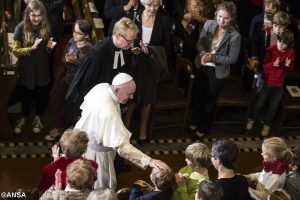 Ökumene der Begegnung: Der Papst zu Besuch in der lutherischen Gemeinde in Rom