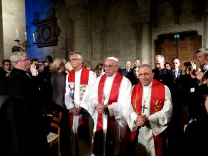 Der Papst in Lund: rechts Bischof Younan, links Martin Junge vom LWB