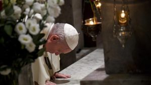 Papst Franziskus in Bari: Gebet am Grab des hl. Nikolaus
